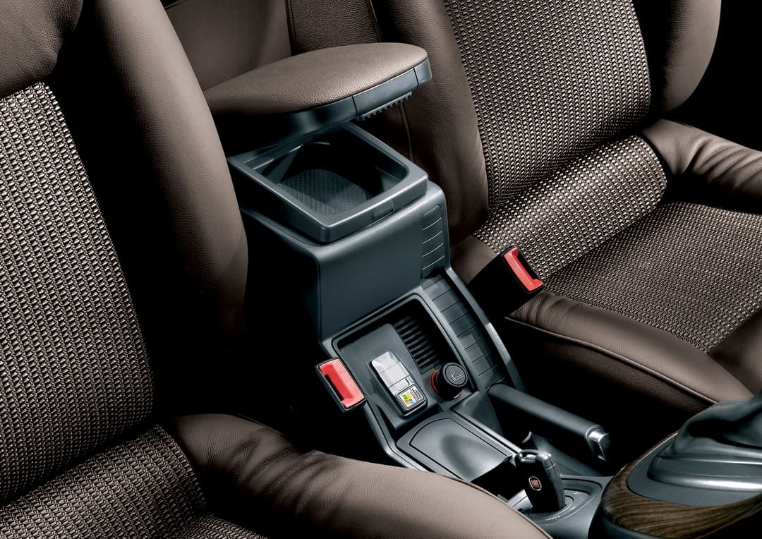 Подлокотник в Fiat Croma '2008–10