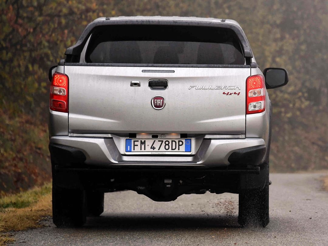 Fiat Fullback Cross '2017 вид сзади