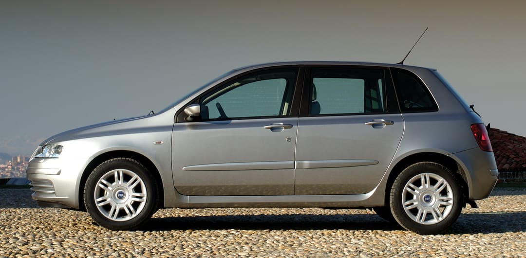 Fiat Stilo 5-door '2001–06 вид сбоку