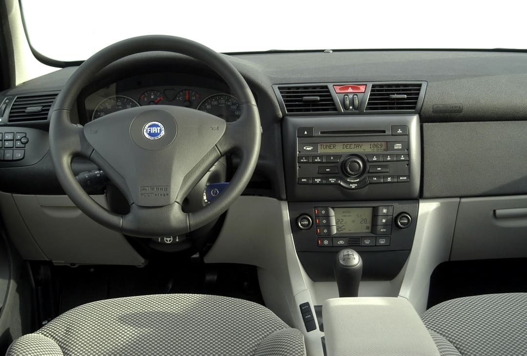 Торпедо Fiat Stilo 5-door '2001–06