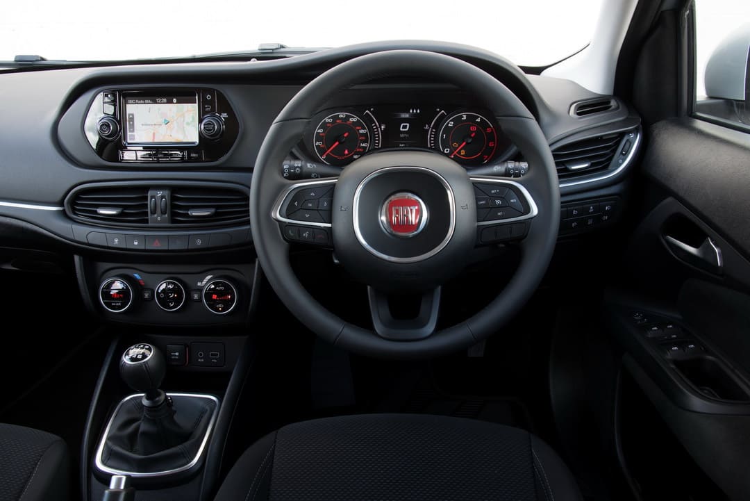 Торпедо Fiat Tipo 5-door (357) '2016–20
