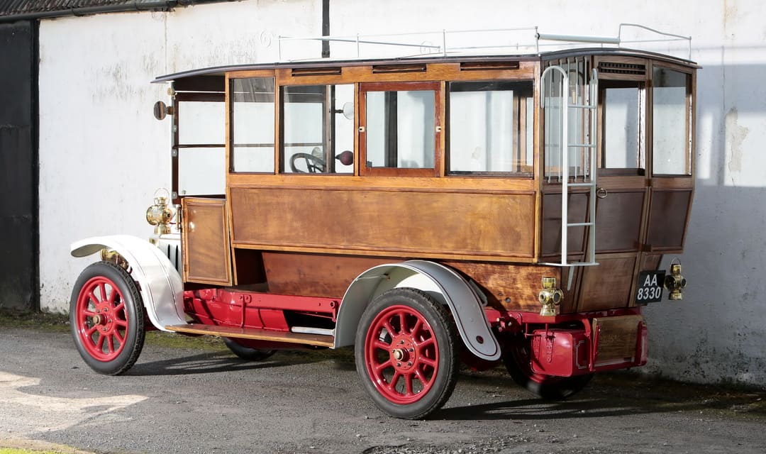 Старинный автобус Fiat Tipo 2B Station Bus '1915 вид сбоку