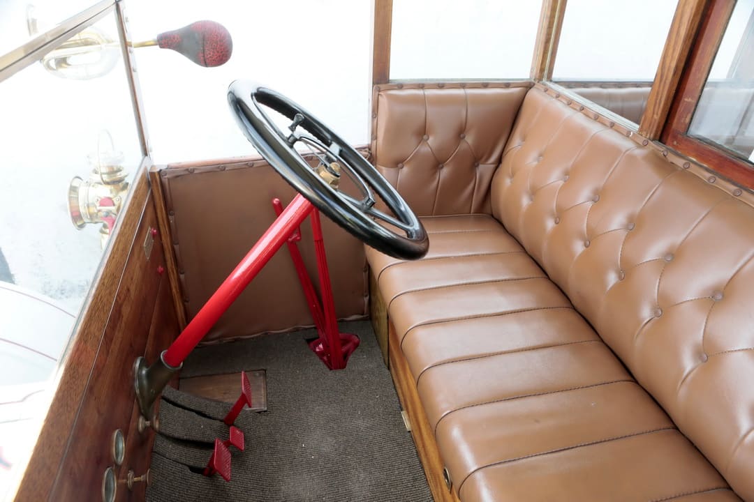 Интерьер салона старинного автобуса Fiat Tipo 2B Station Bus '1915