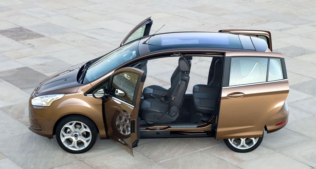 Ford B-MAX '2012-17 вид сбоку с открытыми дверями