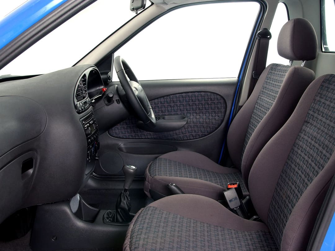 Интерьер салона пикапа Ford Bantam '2002–05