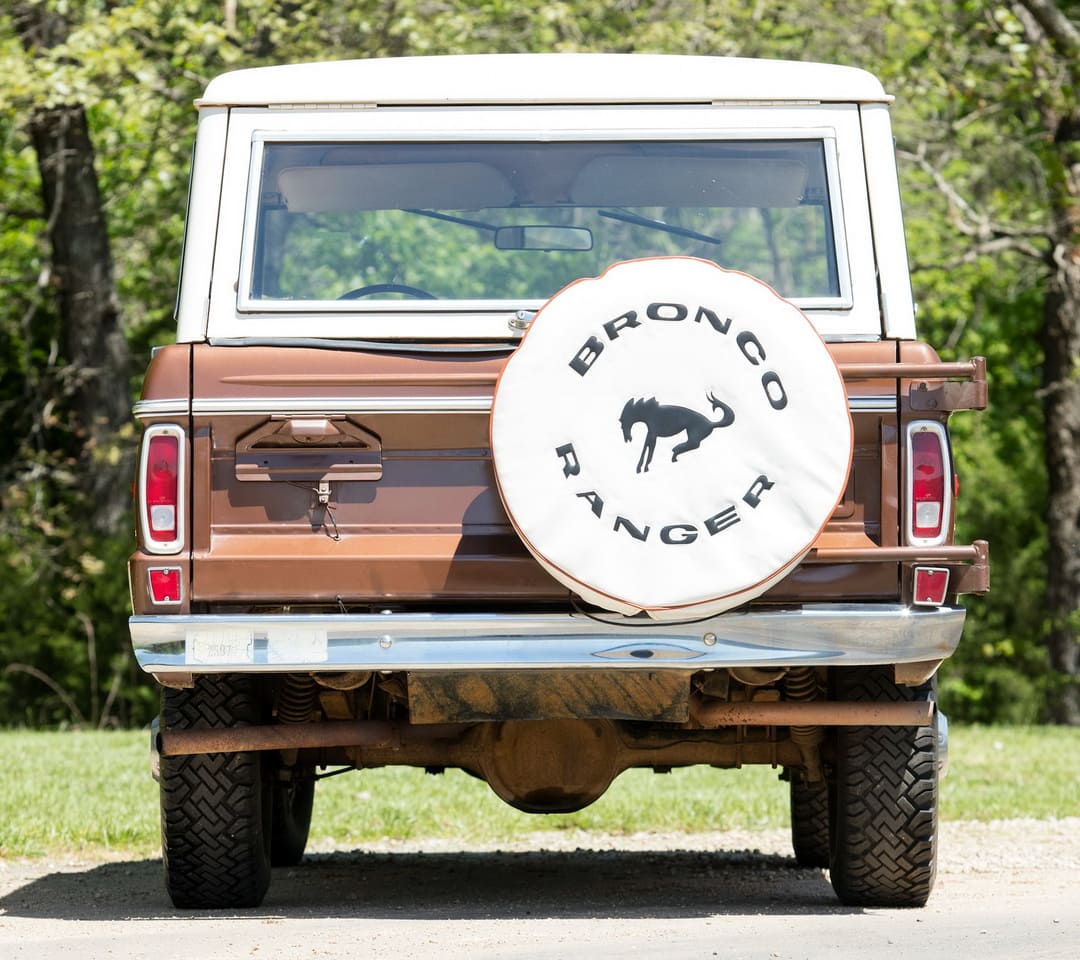Ford Bronco Wagon Ranger Pkg. '1973-77 вид сзади