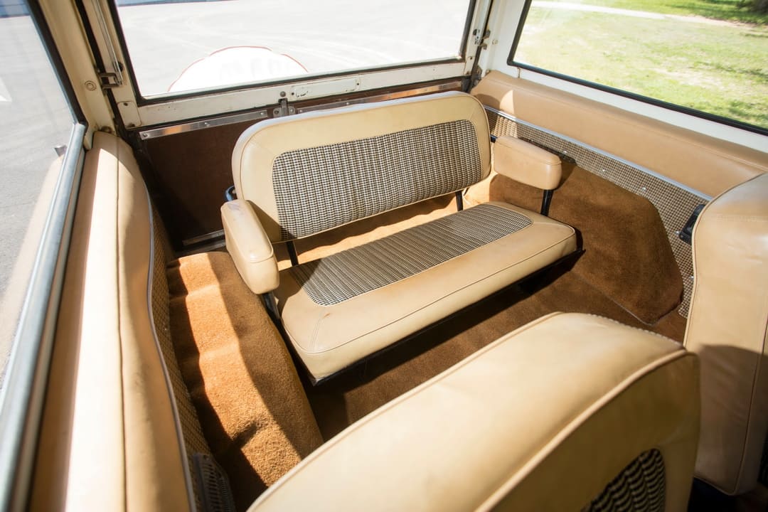 Интерьер салона автомобиля Ford Bronco Wagon Ranger Pkg. '1973-77 - задний пассажирский диван
