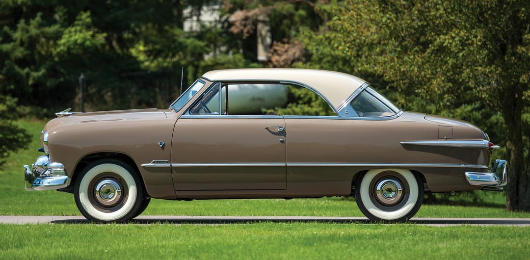 Ford Custom Deluxe Victoria Hardtop '1951 вид сбоку
