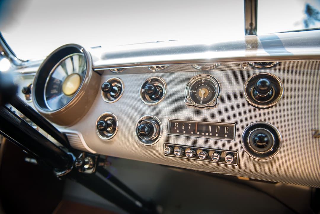 Консоль Ford Custom Deluxe Victoria Hardtop '1951