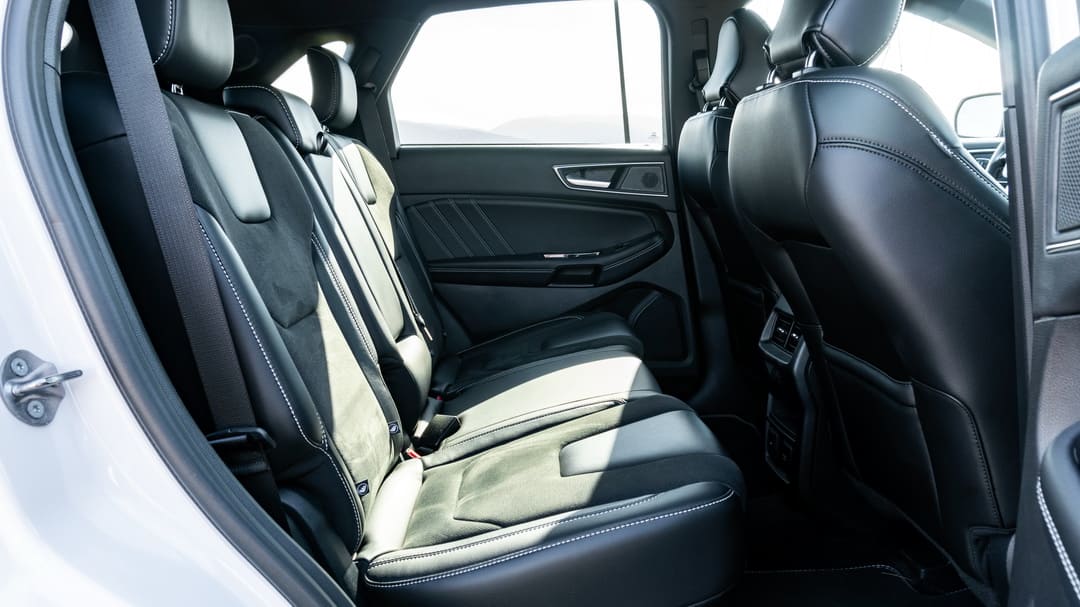 Интерьер салона автомобиля Ford Edge ST-Line '2018–н.в. задний ряд сидений
