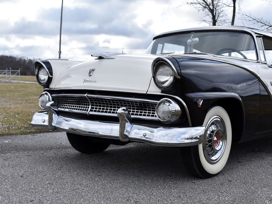Вид спереди Ford Fairlane Crown Victoria '1955