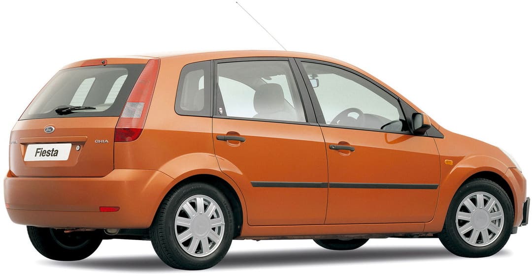 Ford Fiesta Ghia 5-door '2002–05 вид сбоку