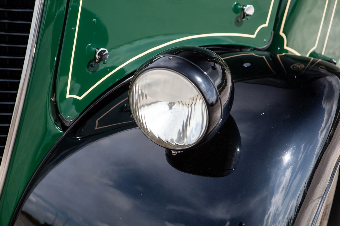 Передние фары пикапа Fordson Thames E83W Pickup '1956