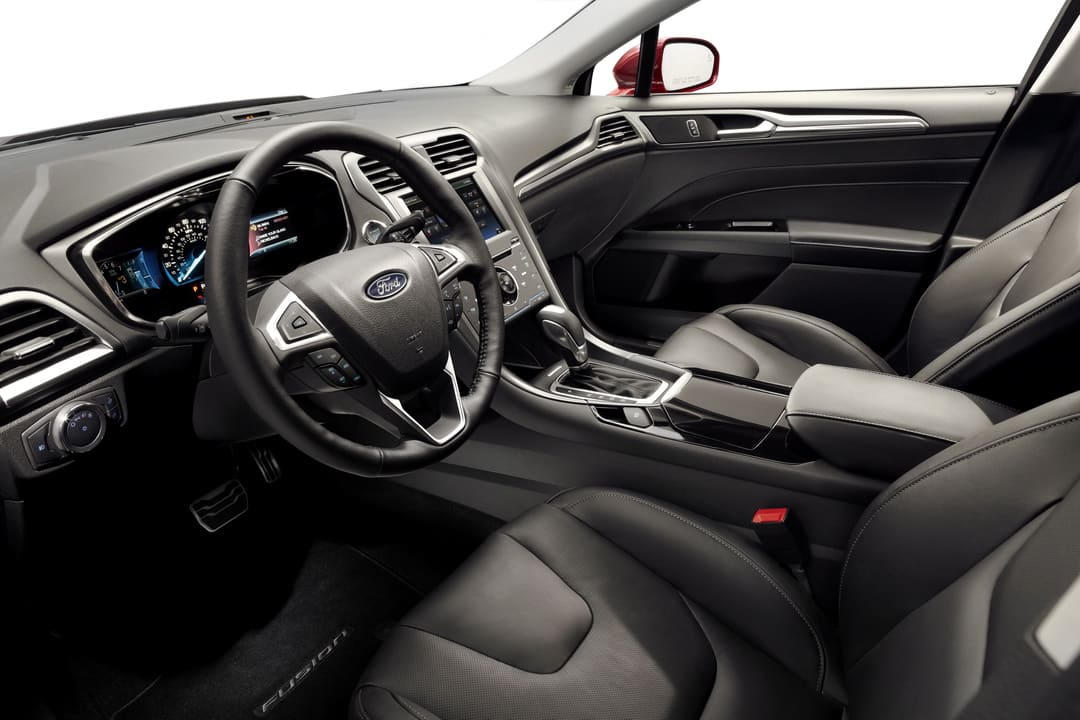 Интерьере салона автомобиля Ford Fusion '2012–16