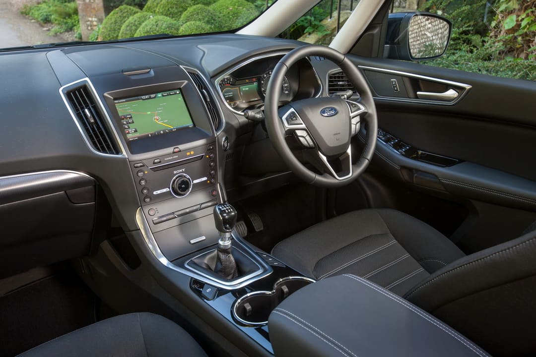 Интерьере салона автомобиля Ford Galaxy '2015-19