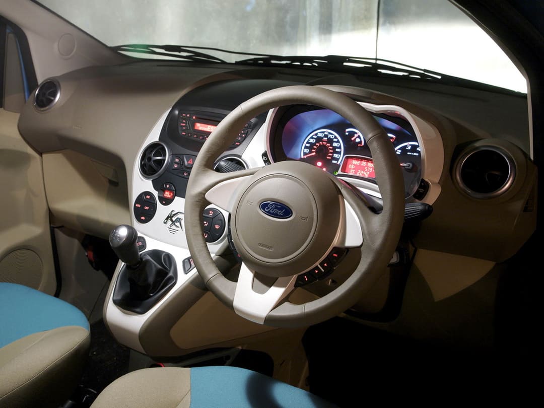 Интерьер салона автомобиля Ford Ka (RU8) '2008-16