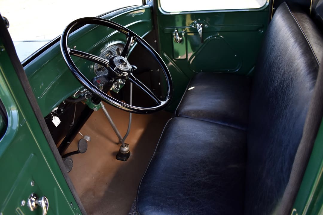 Интерьер кабины Ford V8 Closed Cab Pickup '1932