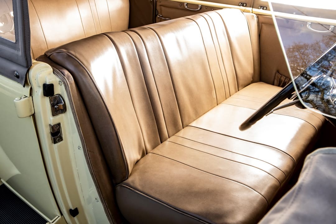 Интерьер салона автомобиля Ford V8 Deluxe Phaeton RHD (68-750) '1936