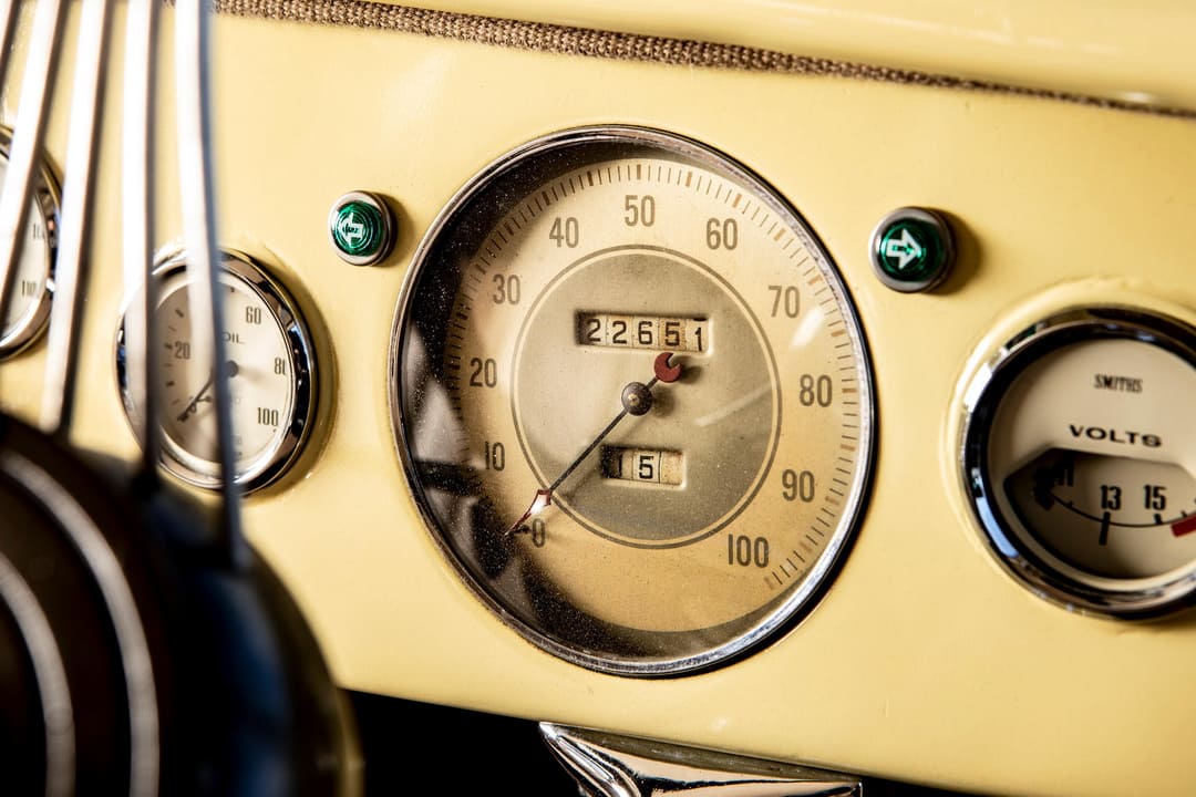 Приборная панель ретро автомобиля Ford V8 Deluxe Phaeton RHD (68-750) '1936