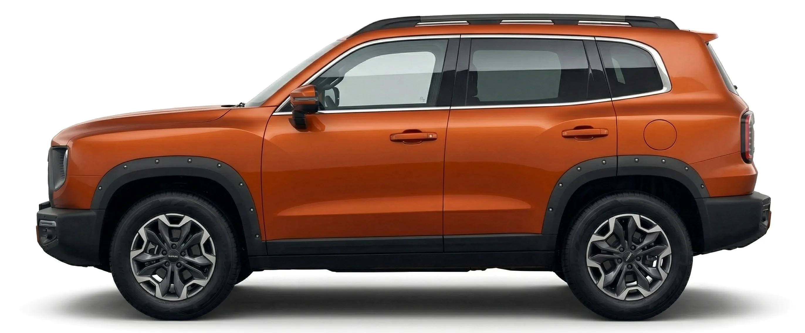 Haval Dargo X 2023 — кроссовер — белый фон — вид сбоку