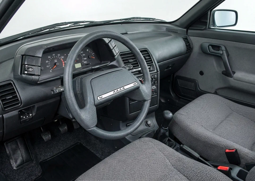Интерьер автомобиля Lada 110 (2110) '1995–2007