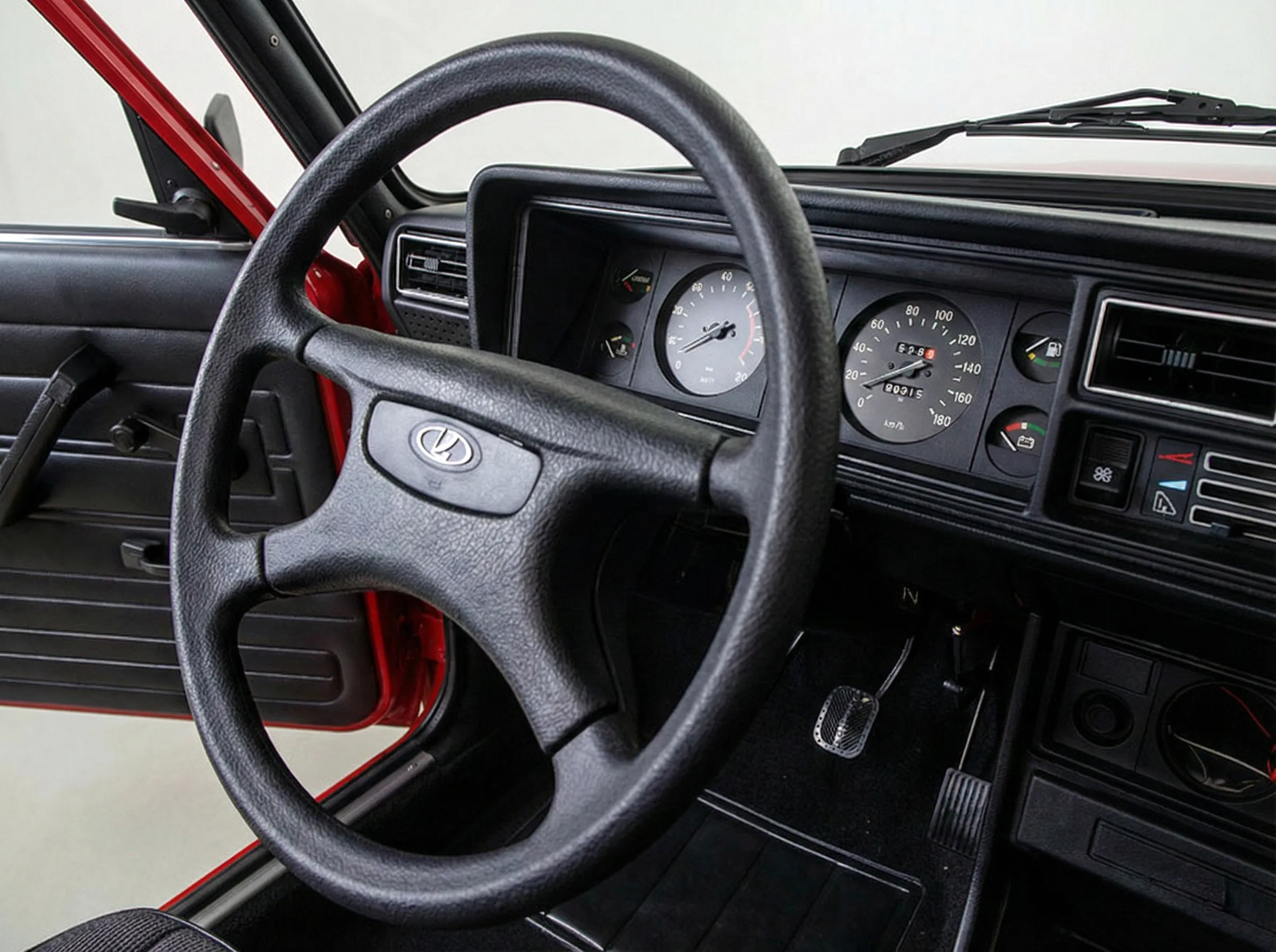 Интерьер автомобиля ВАЗ-2107 'Жигули' '1982–2006