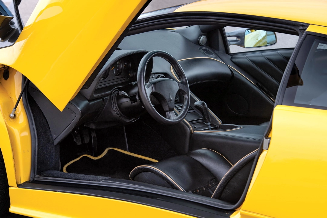 Интерьер автомобиля Lamborghini Diablo '1990–93