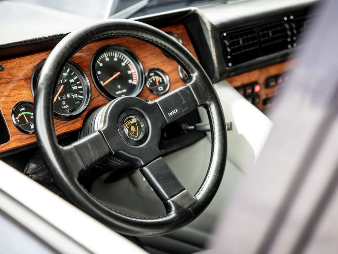 Рулевое колесо автомобиля Lamborghini LM002 '1986–92