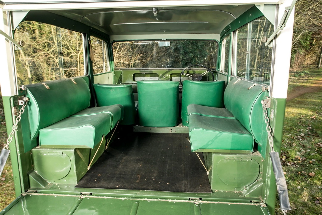 Интерьер автомобиля Land Rover Series I 80 Tickford Station Wagon '1948-54, задние сиденья