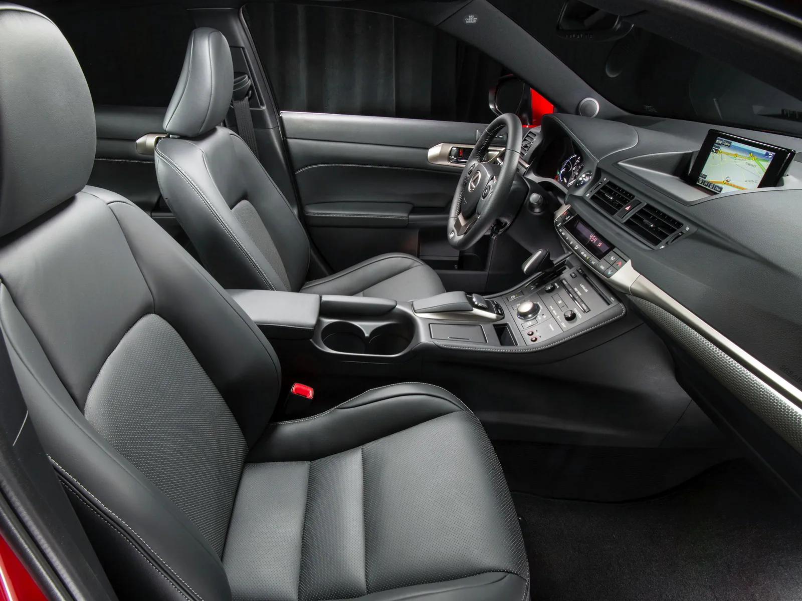 Интерьер салона автомобиля Lexus CT 200h '2014–17