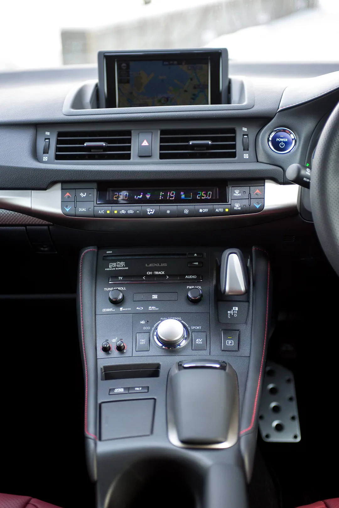 Центральная консоль автомобиля Lexus CT 200h '2014–17