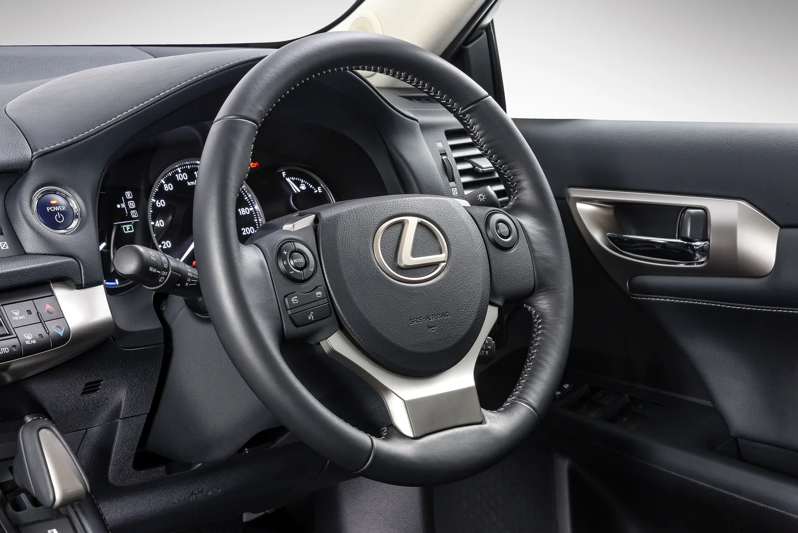 Рулевое колесо автомобиля Lexus CT 200h '2017–22