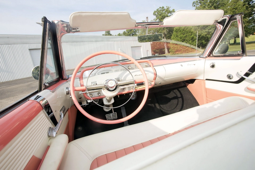 Интерьер автомобиля Lincoln Capri Convertible '1955