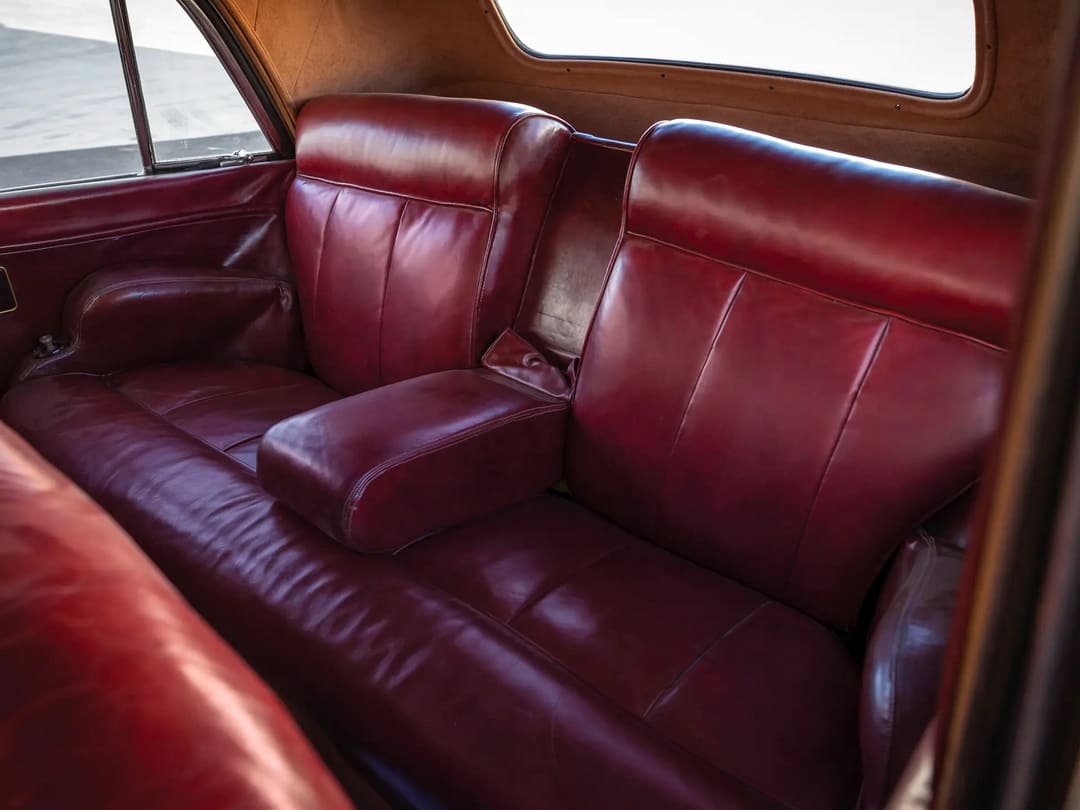 Интерьер автомобиля Lincoln Continental Club Coupe '1941 года, задний ряд сидений
