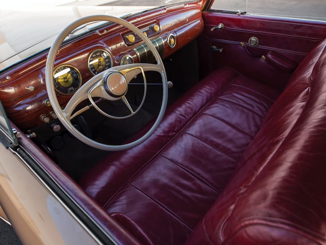 Интерьер салона автомобиля Lincoln Continental Club Coupe '1941 года