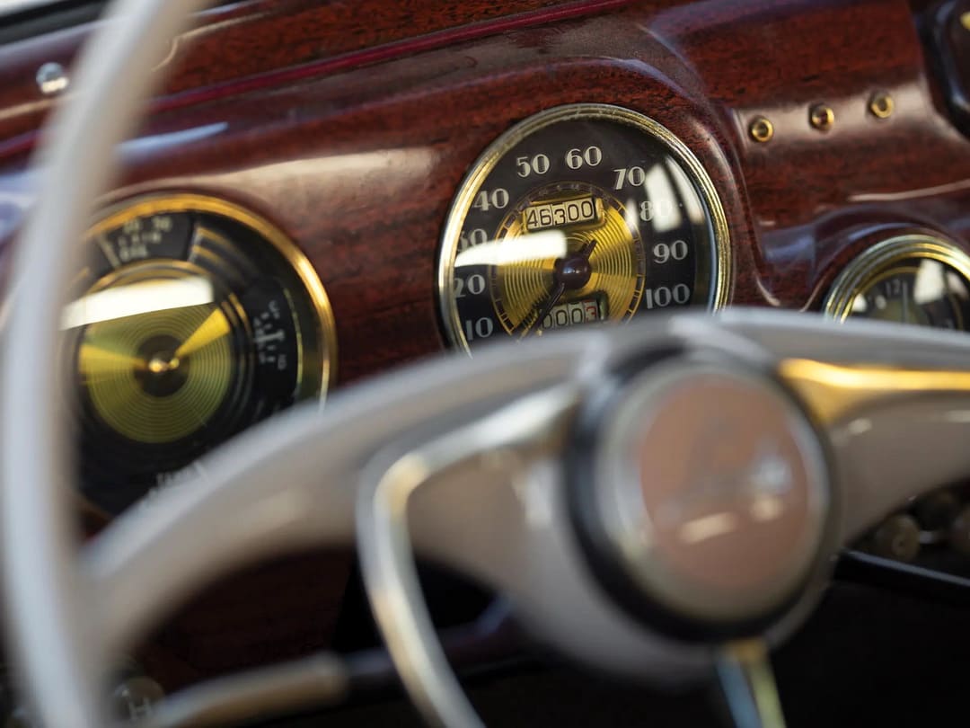 Приборная панель автомобиля Lincoln Continental Club Coupe '1941 года