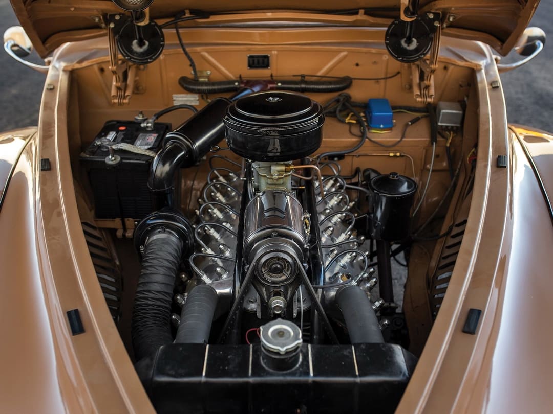 Двигатель автомобиля Lincoln Continental Club Coupe '1941 года