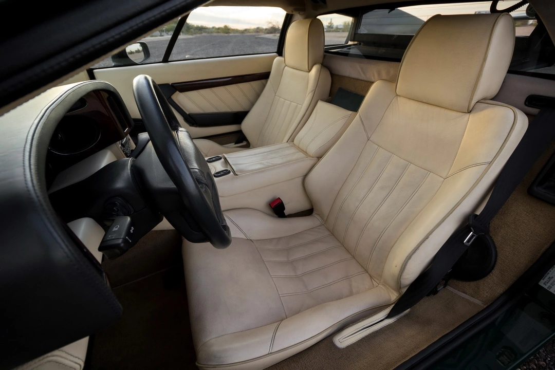 Интерьер спорткара Lotus Esprit S4s '1995–96
