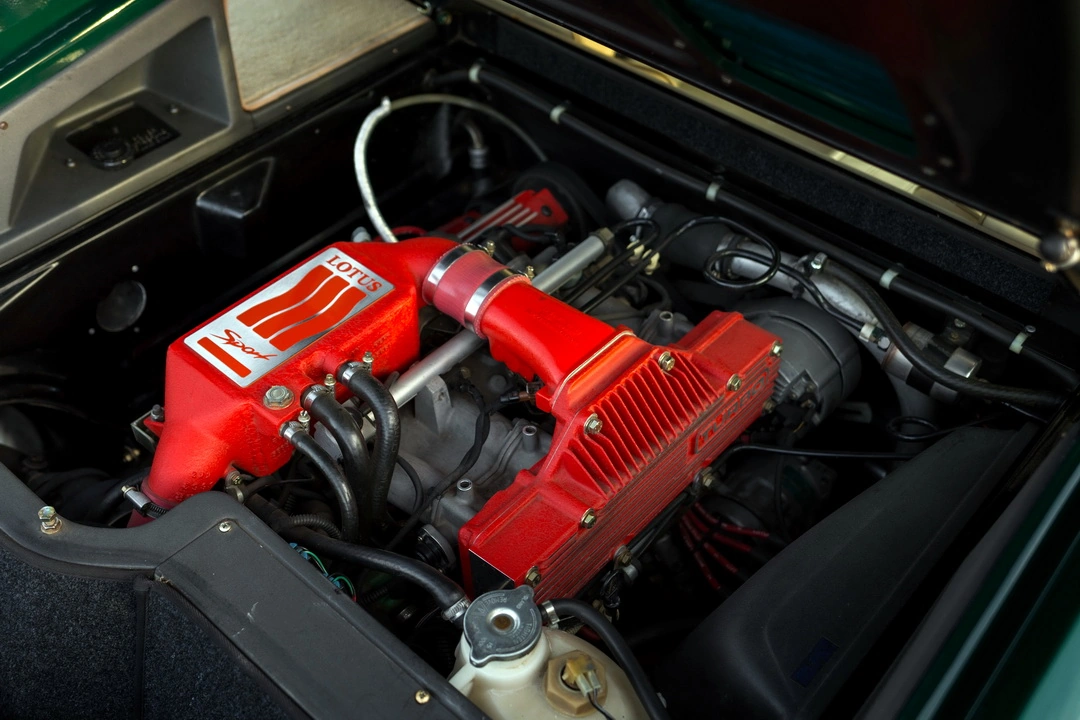 Двигатель автомобиля Lotus Esprit S4s '1995–96