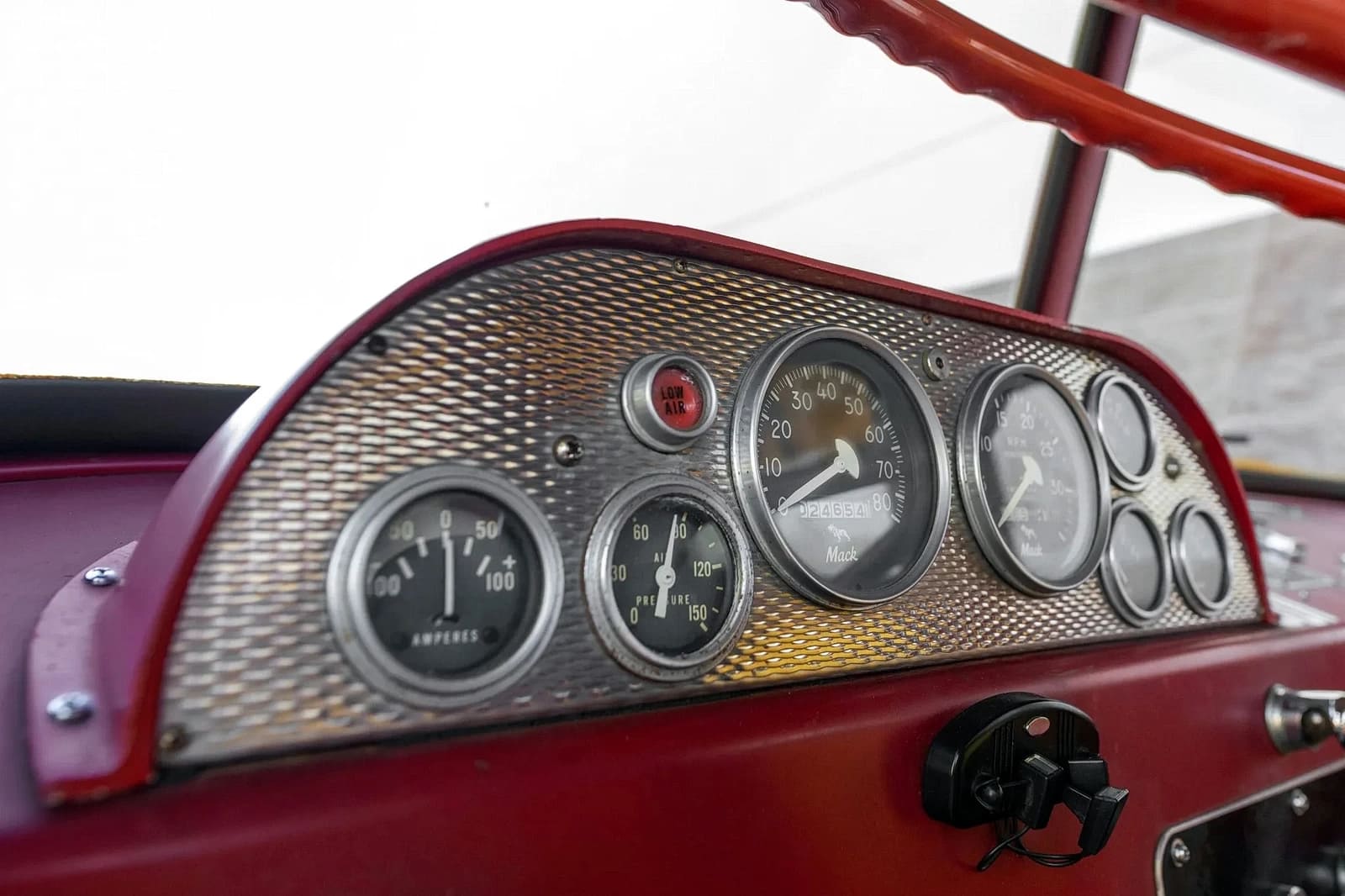 Приборная панель Mack C95FD Fire Truck '1967