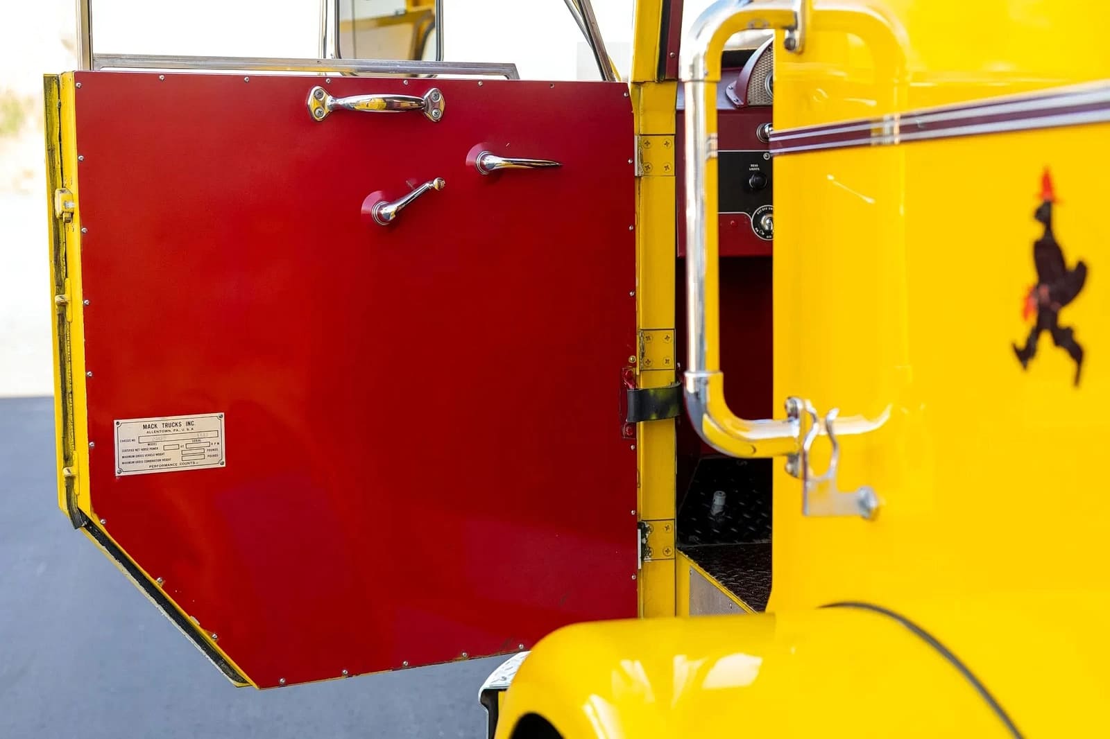 Дверная карта пожарной машины Mack C95FD Fire Truck '1967