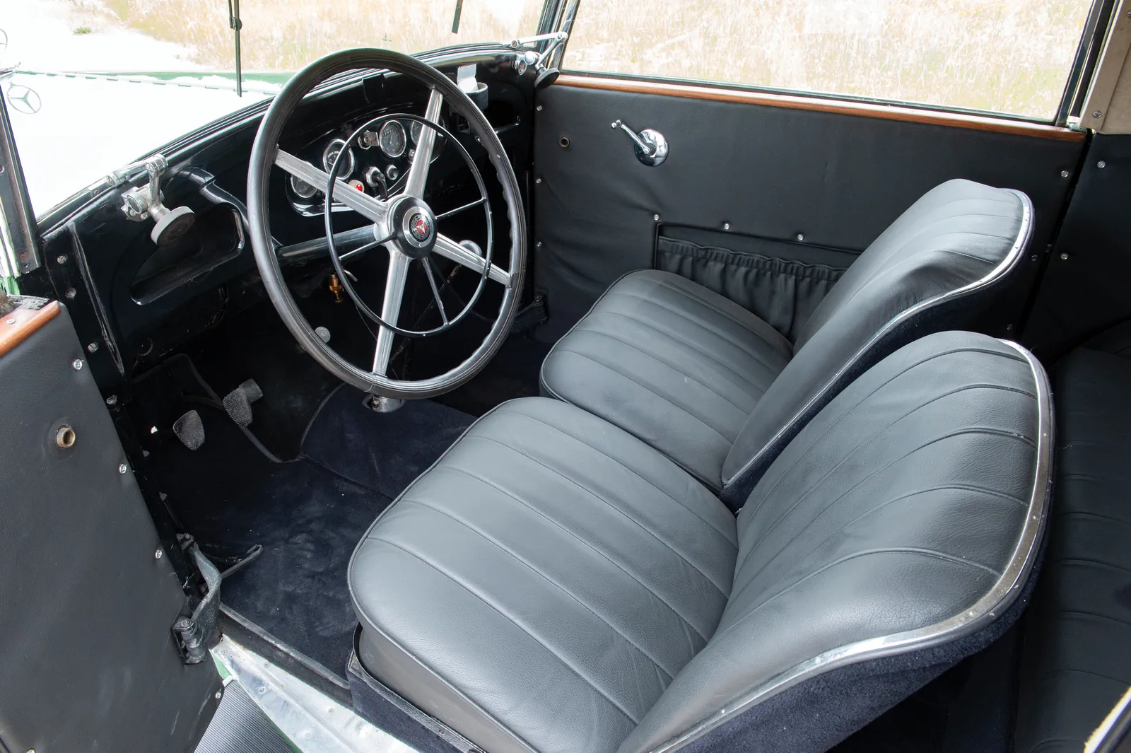 Интерьер автомобиля Mercedes-Benz 170 Cabriolet C (W15) '1934–35