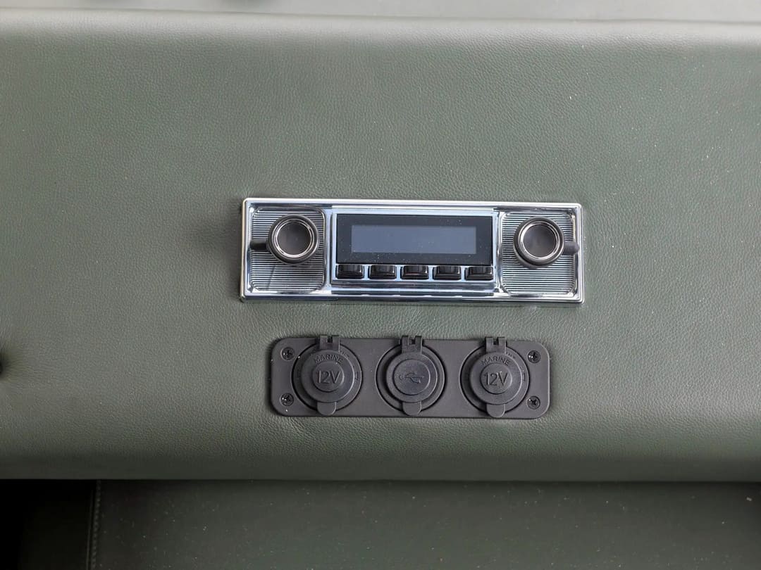 Радиоприемник в автобусе Mercedes-Benz L 408 Bus '1972