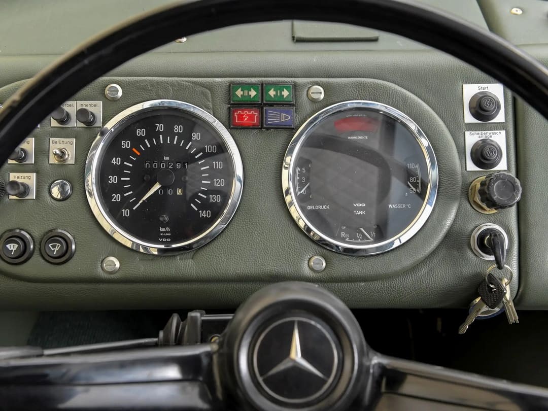 Приборная панель автобуса Mercedes-Benz L 408 Bus '1972