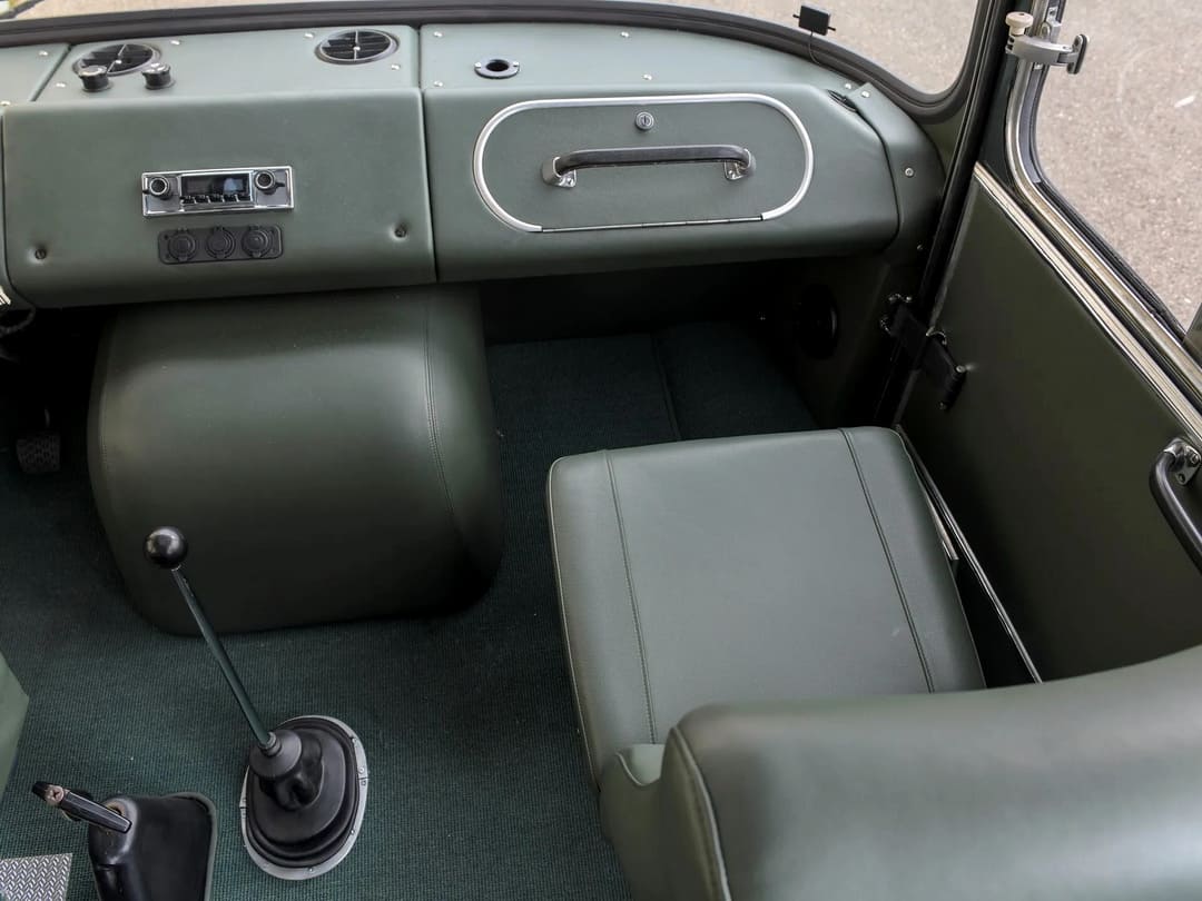 Место переднего пассажира в автобусе Mercedes-Benz L 408 Bus '1972