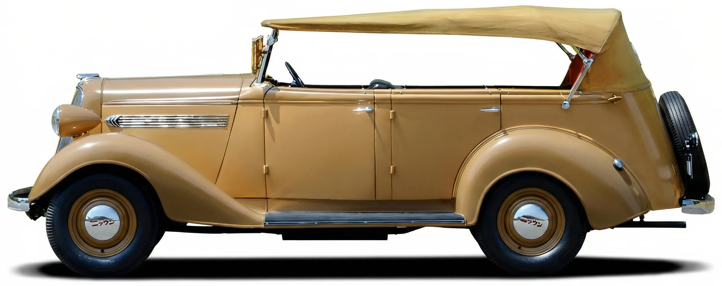Японский ретро автомобиль Nissan Model 70 Phaeton '1937-39, вид сбоку