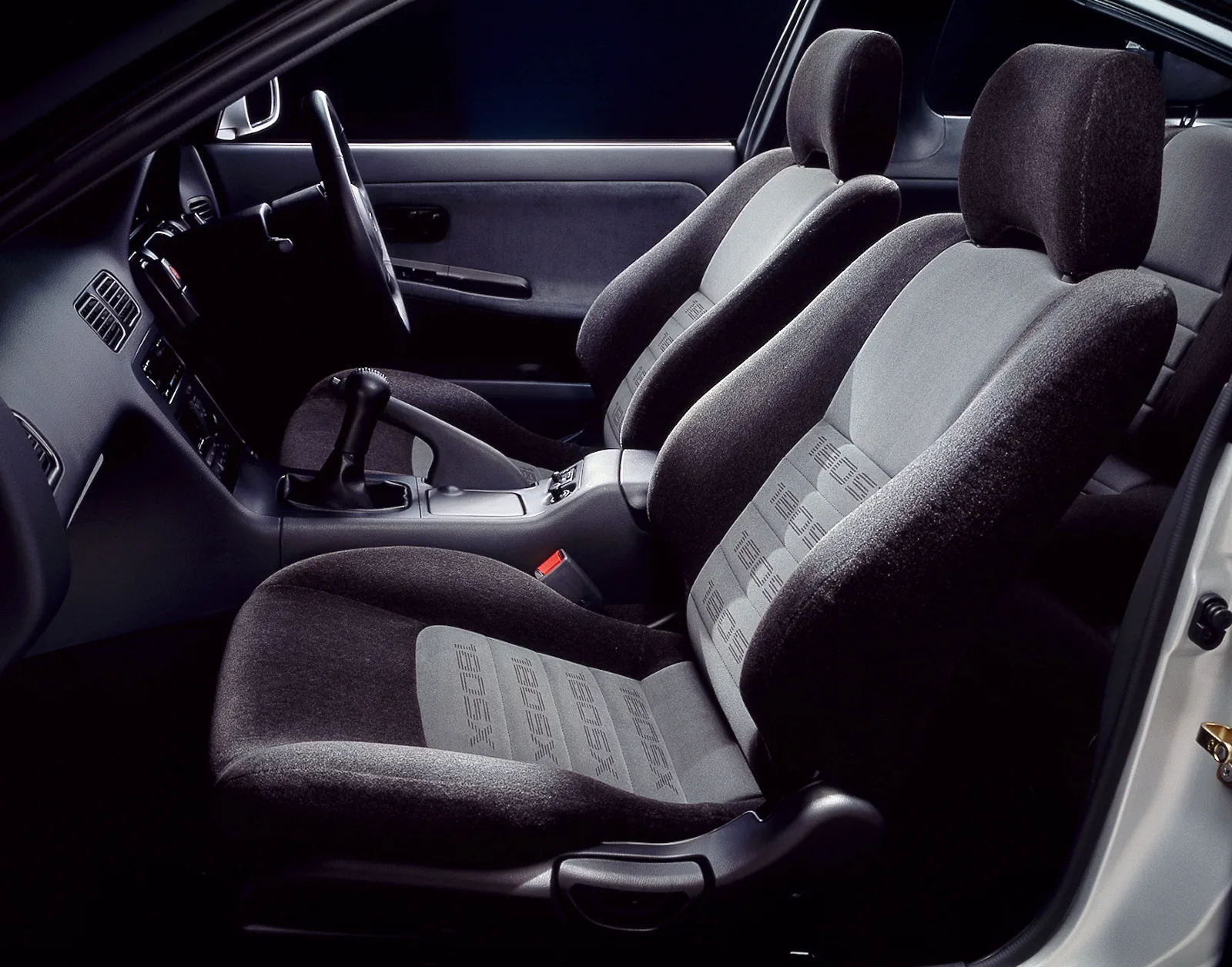 Салон автомобиля Nissan 180SX Type X 1996–98