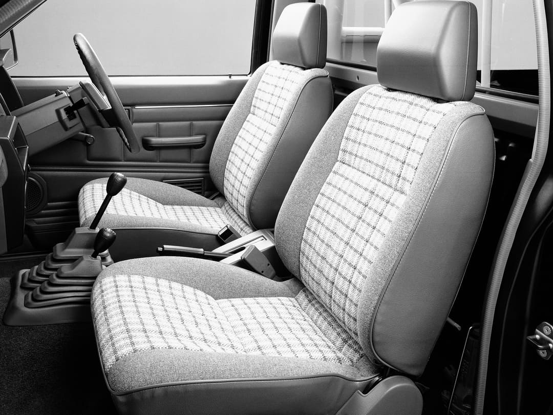 Интерьер пикапа Nissan Datsun 4WD Regular Cab '1985-92