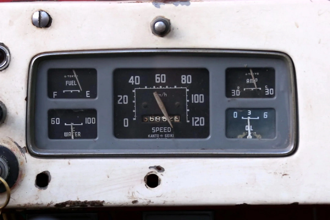 Приборная панель автомобиля Nissan Patrol '1951-66