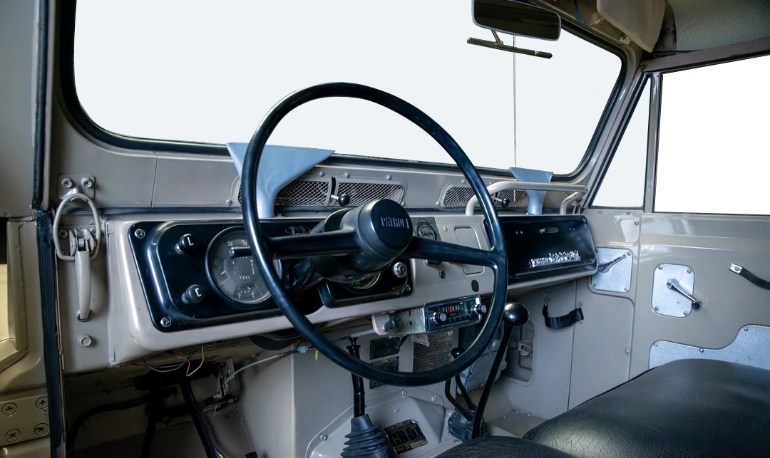 Приборная панель автомобиля Nissan Patrol Hard Top (KL60) '1960–80